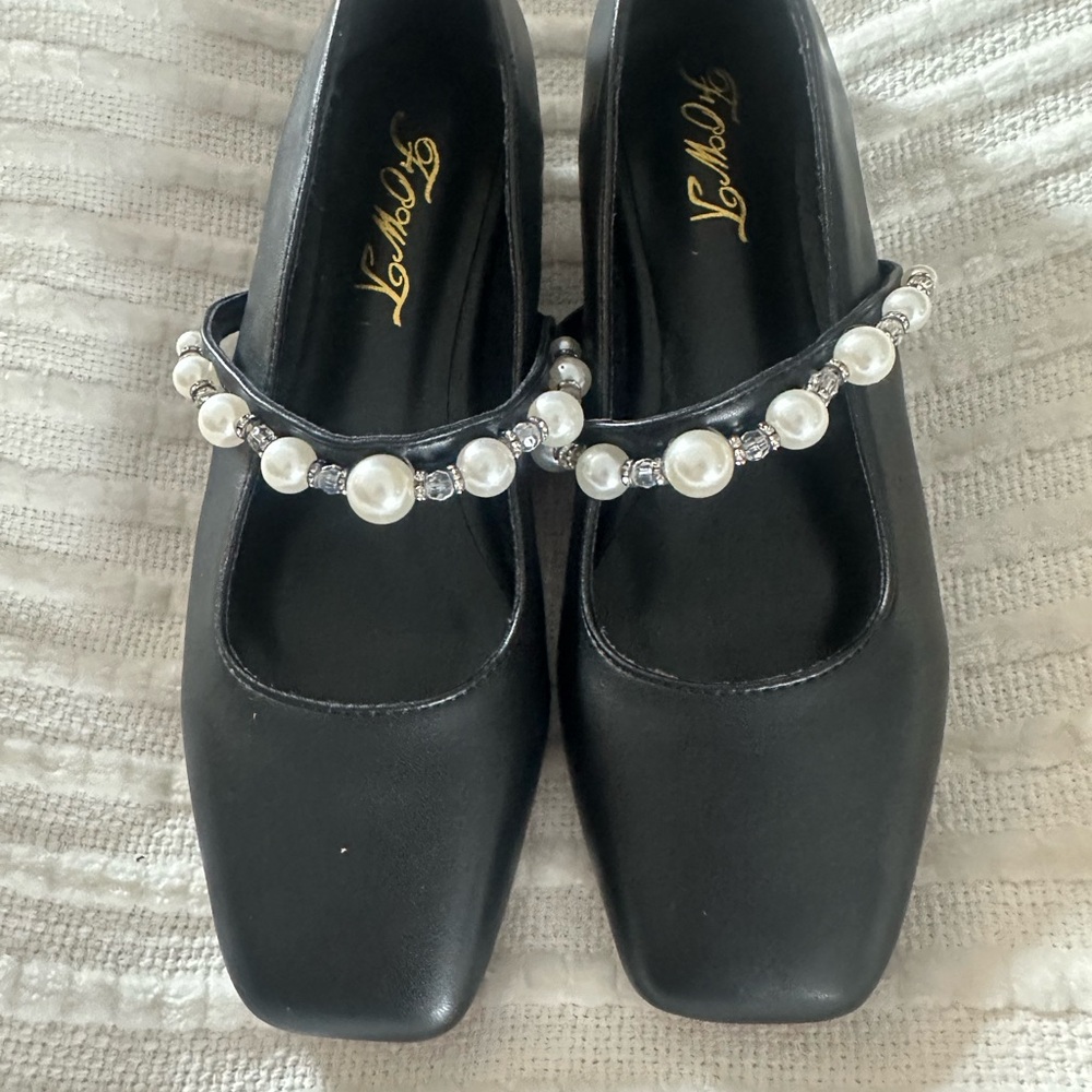 Elegant Black Mary Jane Shoes with Pearl Detailing